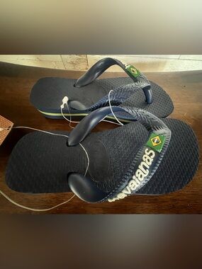 Havaianas Kids Navy Blue Flip Flop Sandals with Brazil Flag - 10C.  NWT
